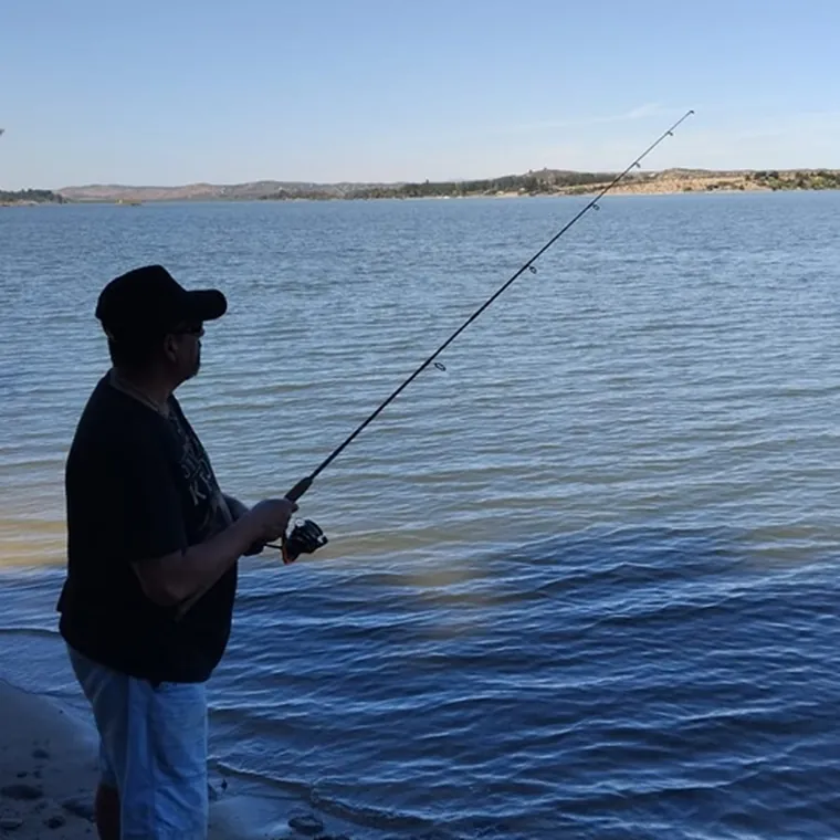 Pesca deportiva en el Lago Rapel